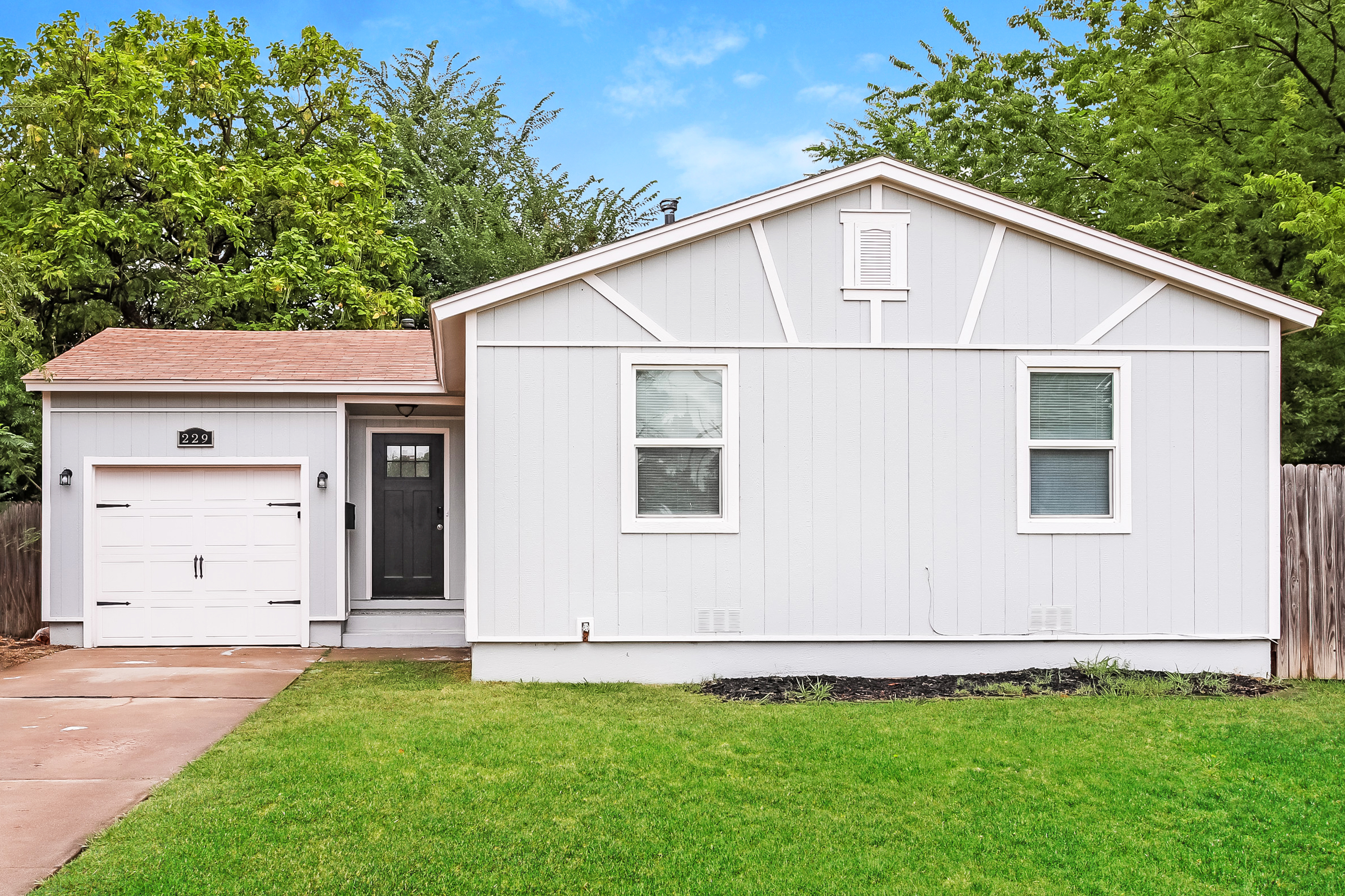 229 W 8Th St Edmond, OK 73003